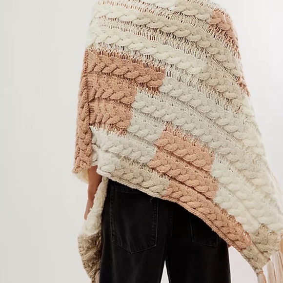 Free People Cable Knit Fringe Poncho O/S Ivory Tan Crochet Pullover Boho Sweater - Picture 3 of 14